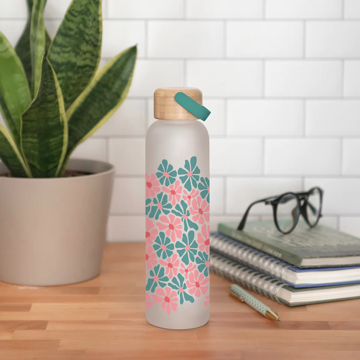 Daisy Maze Glass Water Bottle with Bamboo