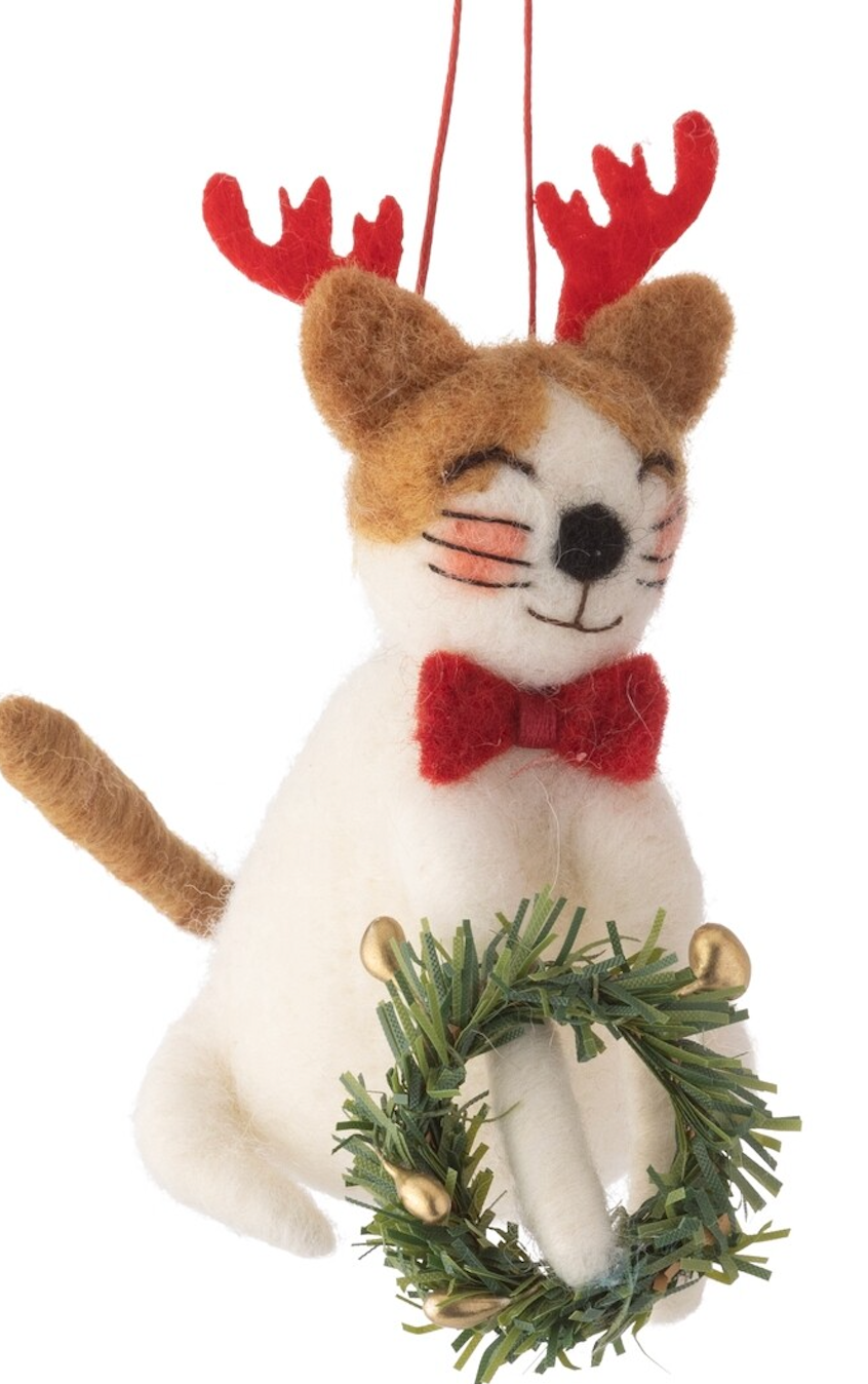 F76 - Felt Cat with Wreath / Garland Ornament