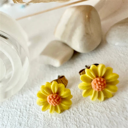 Bellis Porcelain Daisy Stud Earrings Yellow