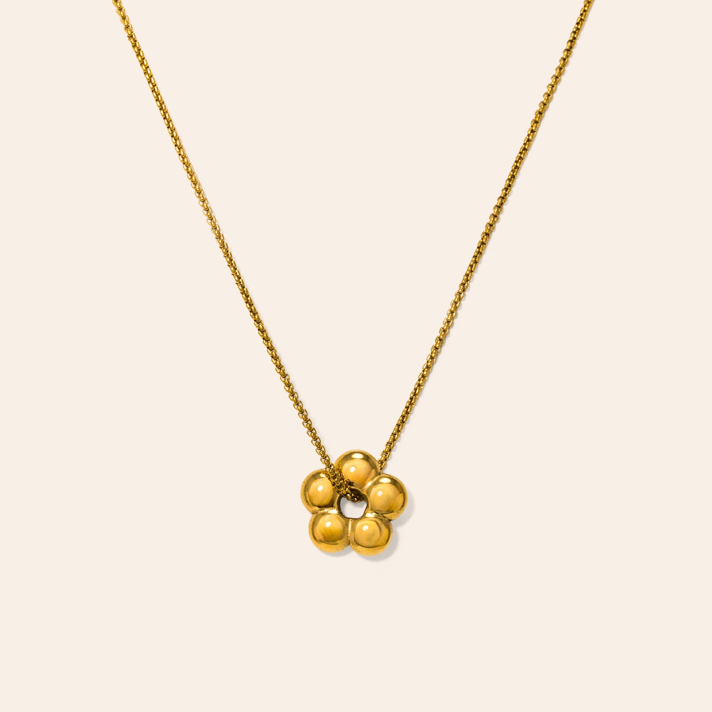 Daisy Charm Necklace Gold