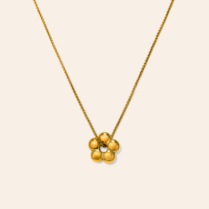 Daisy Charm Necklace Gold