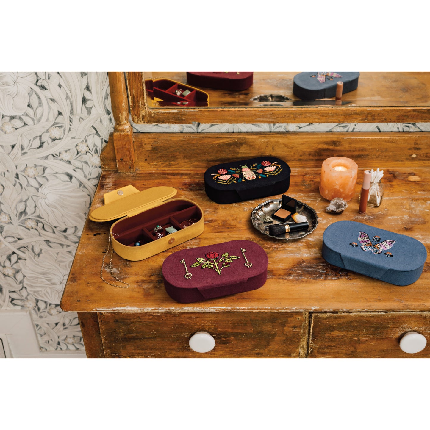 Venus Embroidered Jewelry Box