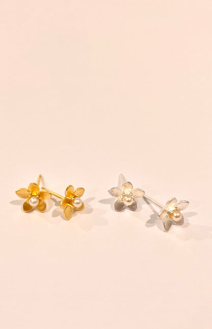 Flower With Freshwater Pearl Centre Studs