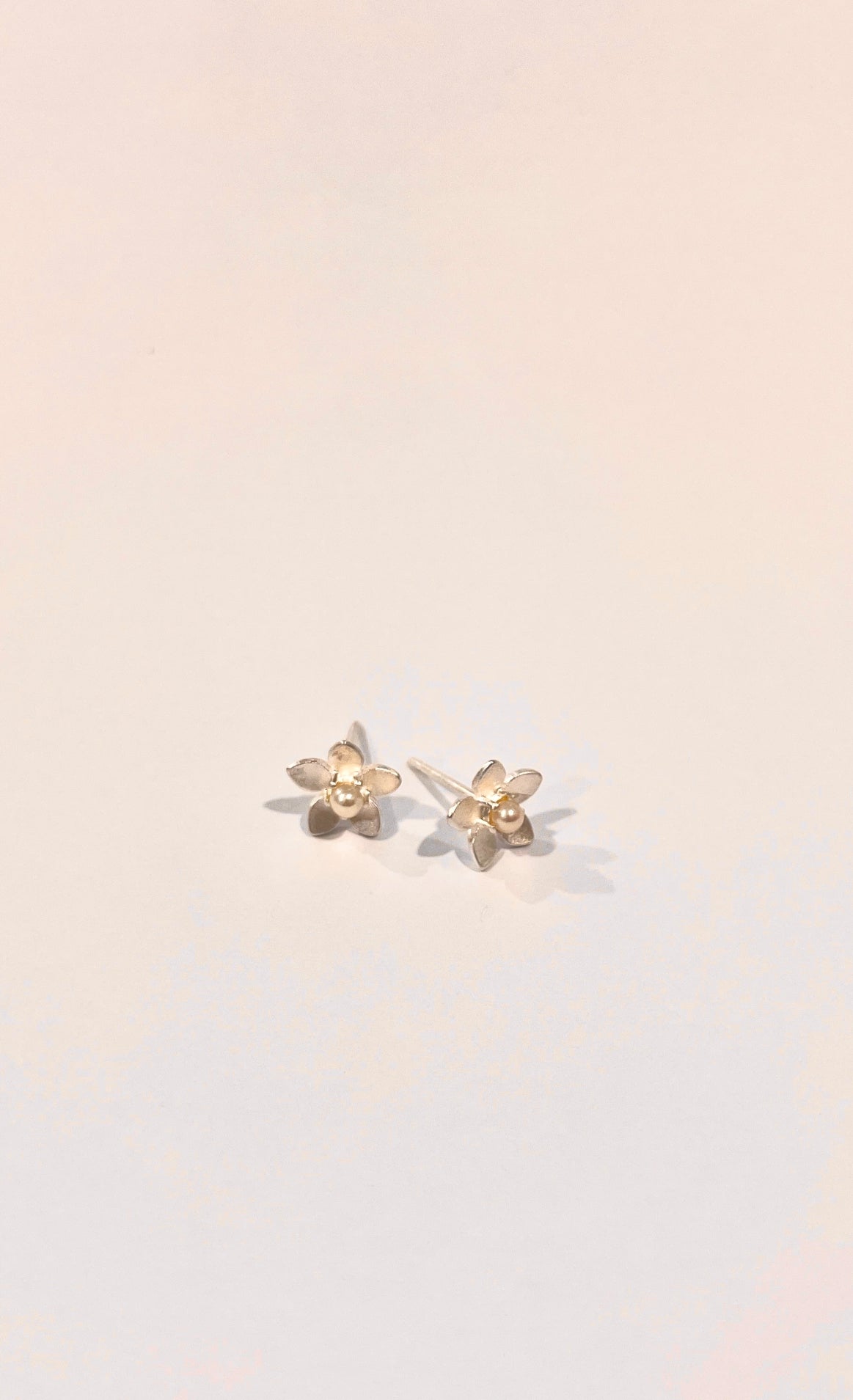 Flower With Freshwater Pearl Centre Studs