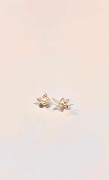 Flower With Freshwater Pearl Centre Studs