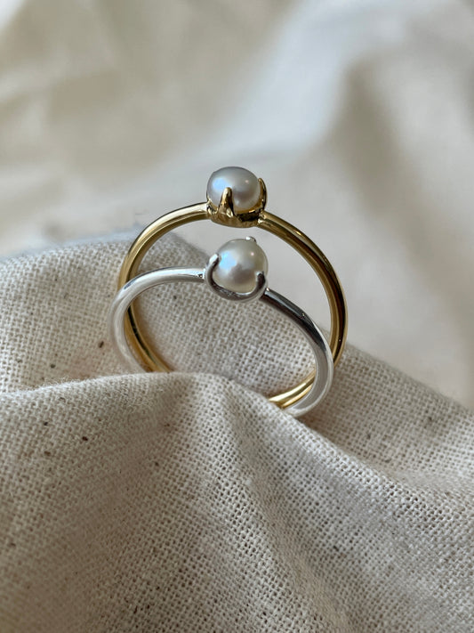 Simple Claw Set Pearl Ring