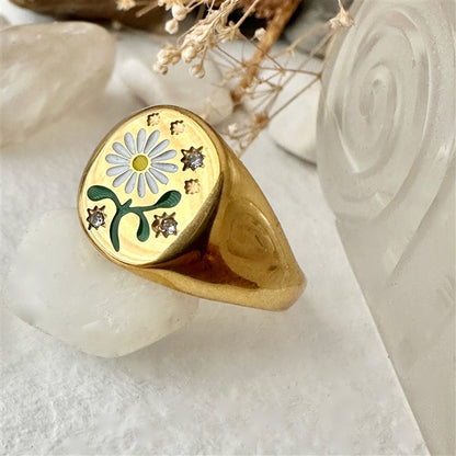 Bellis Daisy Signet Ring in Gold