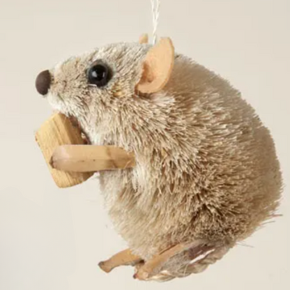 Buri Sitting Mouse With Cheese Ornament