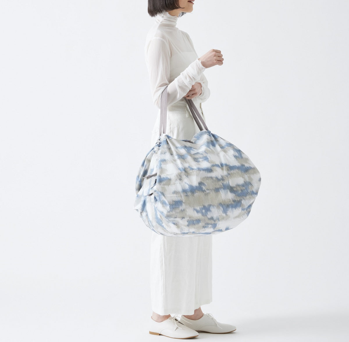 Shupatto Compact Reusable Bag Large Ukigumo Floating Clouds
